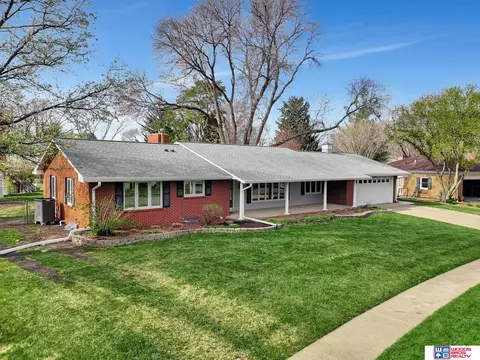 6541 Everett St, Lincoln, NE 68506
