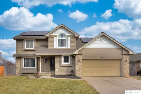 1102 Hickory Hill Rd, Papillion, NE 68046