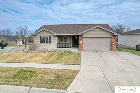 2150 NW 47th Ct, Lincoln, NE 68528
