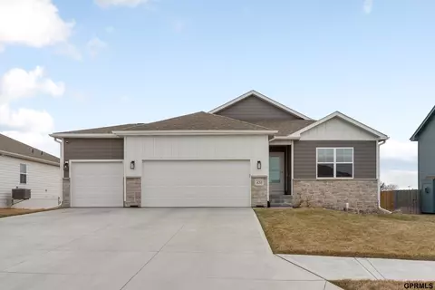 420 N 10th Ave, Springfield, NE 68059