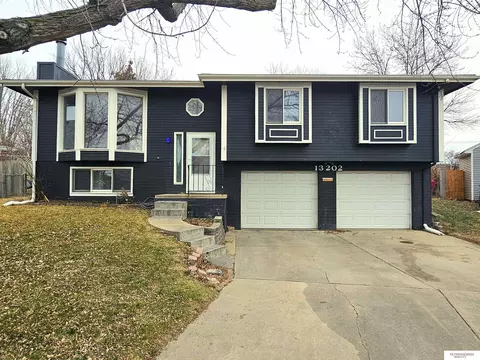 13202 Chandler Ct, Omaha, NE 68138
