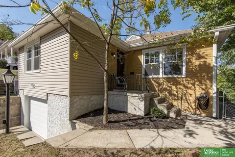 3118 State St, Omaha, NE 68112