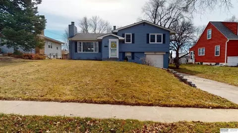 7917 Grover St, Omaha, NE 68124
