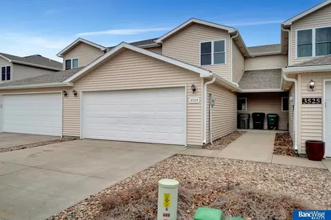 3529 Mclaughlin Dr, Lincoln, NE 68516