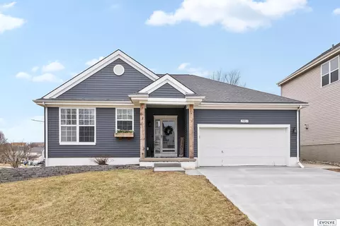 2901 Birchwood Dr, Bellevue, NE 68123