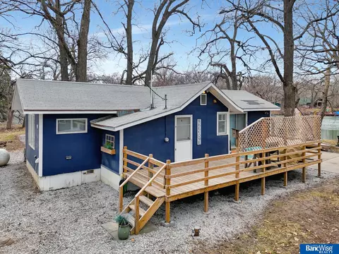 435 Blue River Lodge Dr, Crete, NE 68333