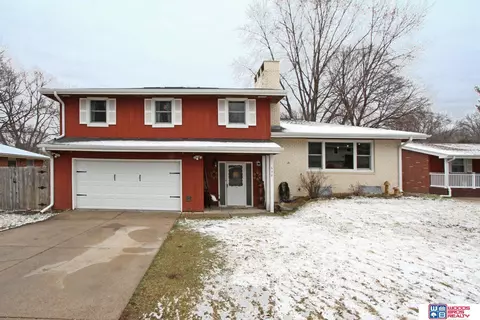 530 Teakwood Dr, Lincoln, NE 68510