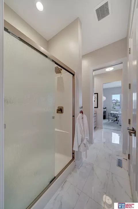 Bath - 6333 Elderberry Ln, Roca, NE 68430 photo 9 of 15