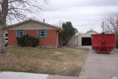 1837 Deweese Dr, Lincoln, NE 68504