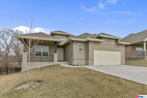 1739 Blackthorn St, Council Bluffs, IA 51503