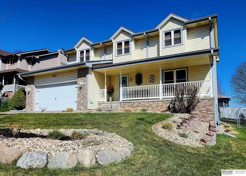 1010 Haverford Dr, Papillion, NE 68046
