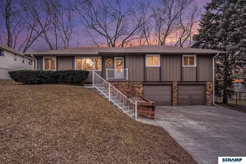 11641 Queens Dr, Omaha, NE 68164