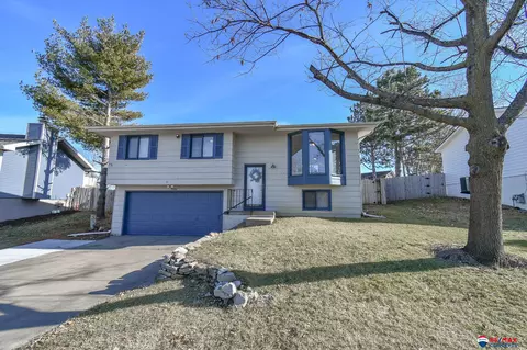 1906 NW 50th St, Lincoln, NE 68528