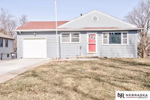 7512 Erskine St, Omaha, NE 68104