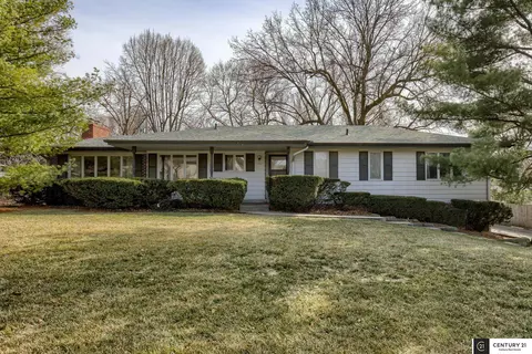 9367 Jones St, Omaha, NE 68114