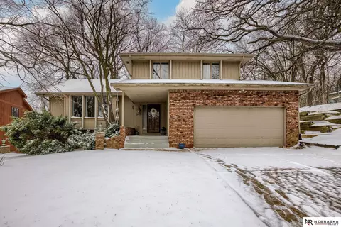 840 Hidden Hills Dr, Bellevue, NE 68005