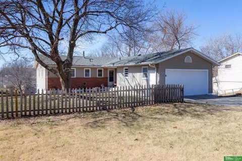 6912 N 53rd St, Omaha, NE 68152
