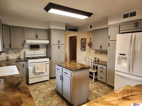 Kitchen - 1909 S 4th Ave, Beatrice, NE 68310 photo 4 of 4