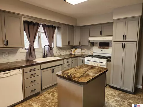Kitchen - 1909 S 4th Ave, Beatrice, NE 68310 photo 3 of 4