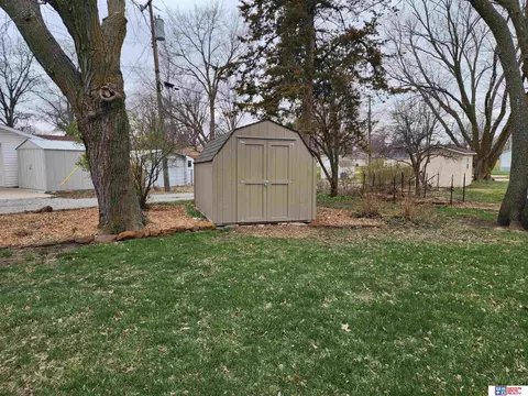 Exterior - 1909 S 4th Ave, Beatrice, NE 68310 photo 4 of 5