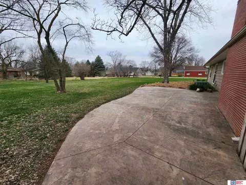 Exterior - 1909 S 4th Ave, Beatrice, NE 68310 photo 2 of 5