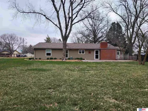 Exterior - 1909 S 4th Ave, Beatrice, NE 68310 photo 5 of 5