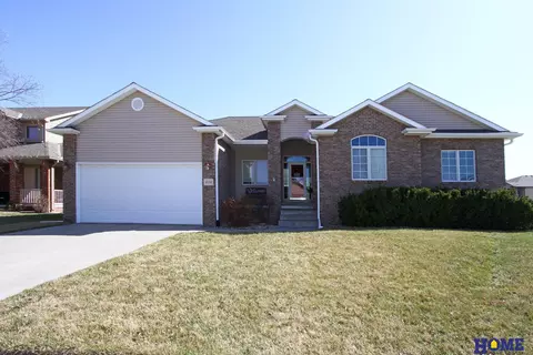 8350 Upton Grey Ln, Lincoln, NE 68516