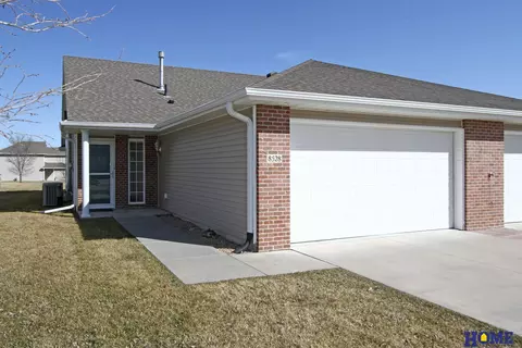 8528 Flintlock Cir, Lincoln, NE 68526