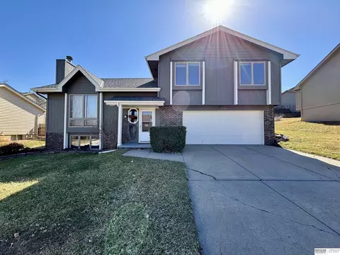 8869 N 83rd Ave, Omaha, NE 68122