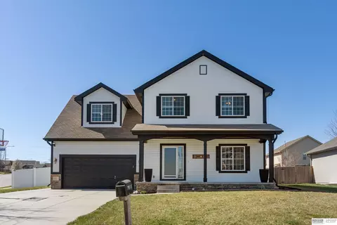 10622 S 111th St, Papillion, NE 68046