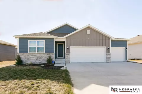 4569 Lawnwood Rd, Bellevue, NE 68133