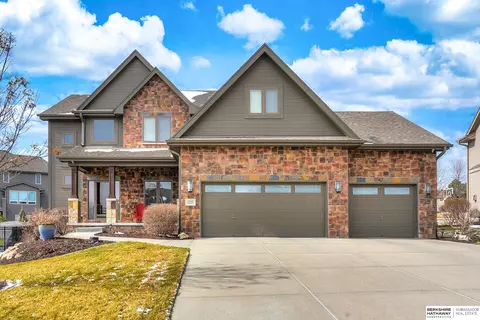 10302 Emiline St, La Vista, NE 68128