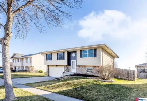 5530 S 82nd St, Lincoln, NE 68516