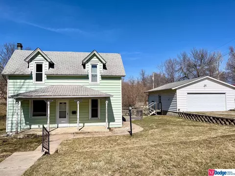 313 W 1 St, Oakland, NE 68045