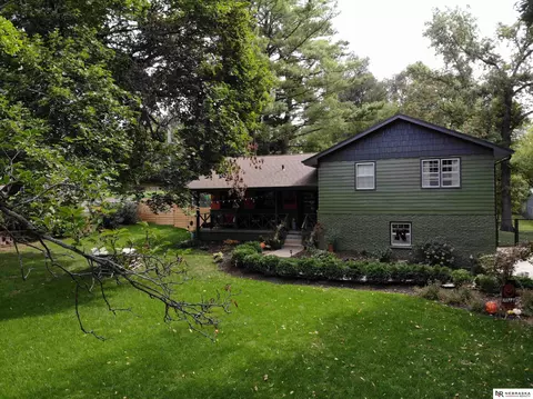 8309 Jackson St, Omaha, NE 68114