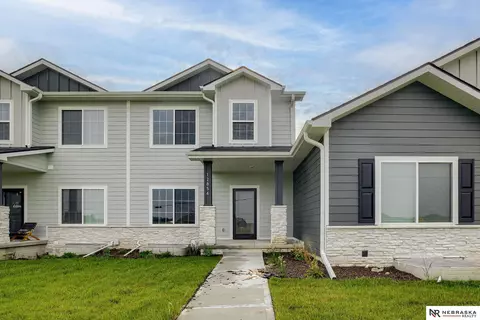 12854 S 47th Plz, Papillion, NE 68133
