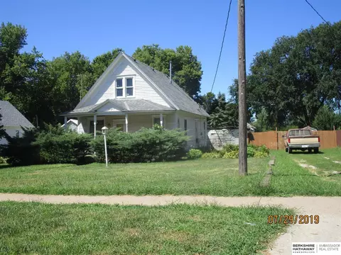649 N 16th St, Blair, NE 68008