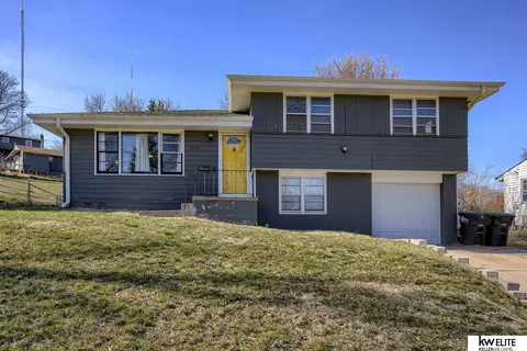 5418 N 68th St, Omaha, NE 68104