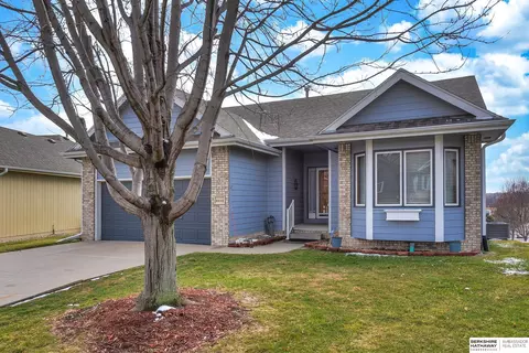 8816 S 100th St, La Vista, NE 68128