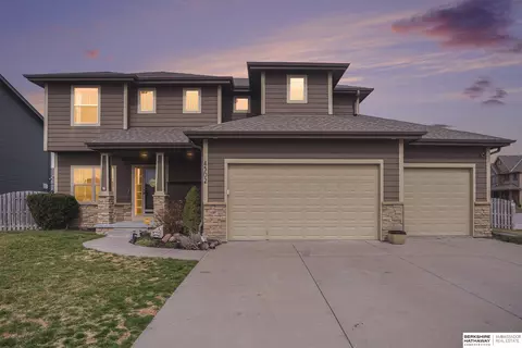 4502 Helwig Ave, Papillion, NE 68133