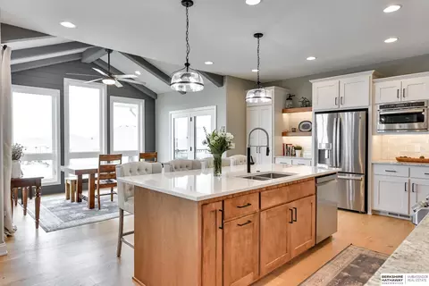 10222 Caspian Dr, Papillion, NE 68046
