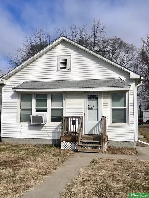 2706 Browne St, Omaha, NE 68111