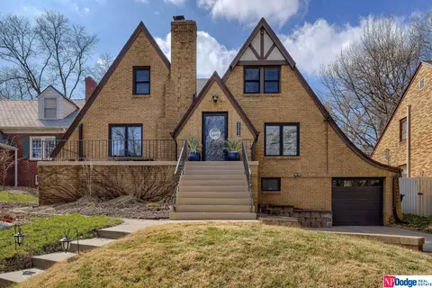 2302 Country Club Ave, Omaha, NE 68104
