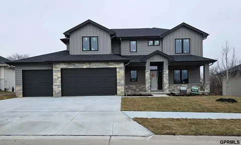 20528 Hartman Ave, Elkhorn, NE 68022