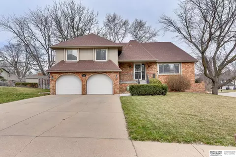 1306 S 136th St, Omaha, NE 68144