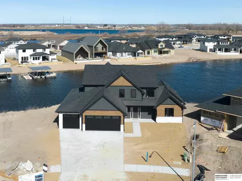 28506 Jessie Cir, Valley, NE 68064
