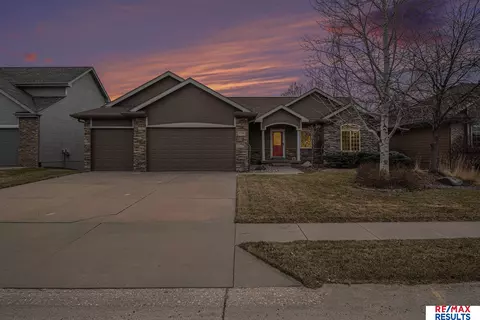 17307 S Creek Cir, Omaha, NE 68136