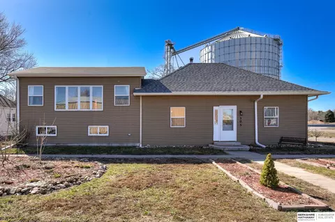 305 Moravia Ave, Prague, NE 68050