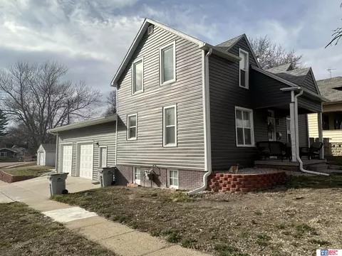 829 N 6th St, Seward, NE 68434