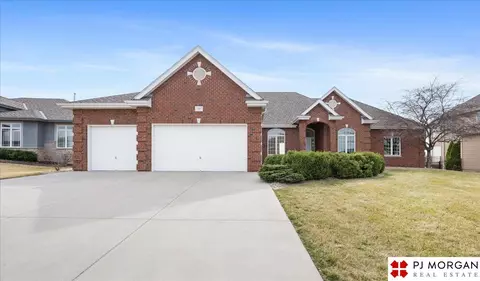 12827 Scott St, Omaha, NE 68142